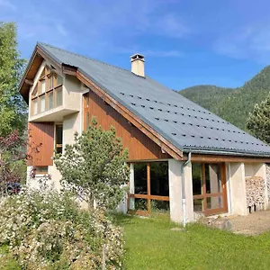superbe-maison-darchitecte-au-coeur-du-vercors.hotels-rhonealpes.com/