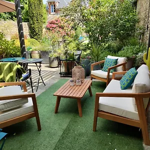 Bed & Breakfast La Suite 27, Proche Gare Et Centre Ville, Guingamp